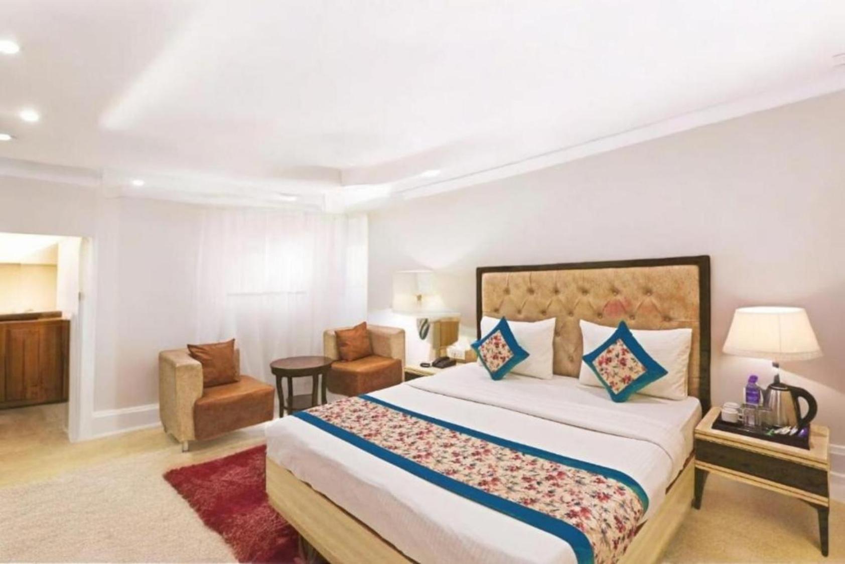 Almora Near Terminal 1 Delhi Airport - With - Free Airport Pickup And Drop 3*