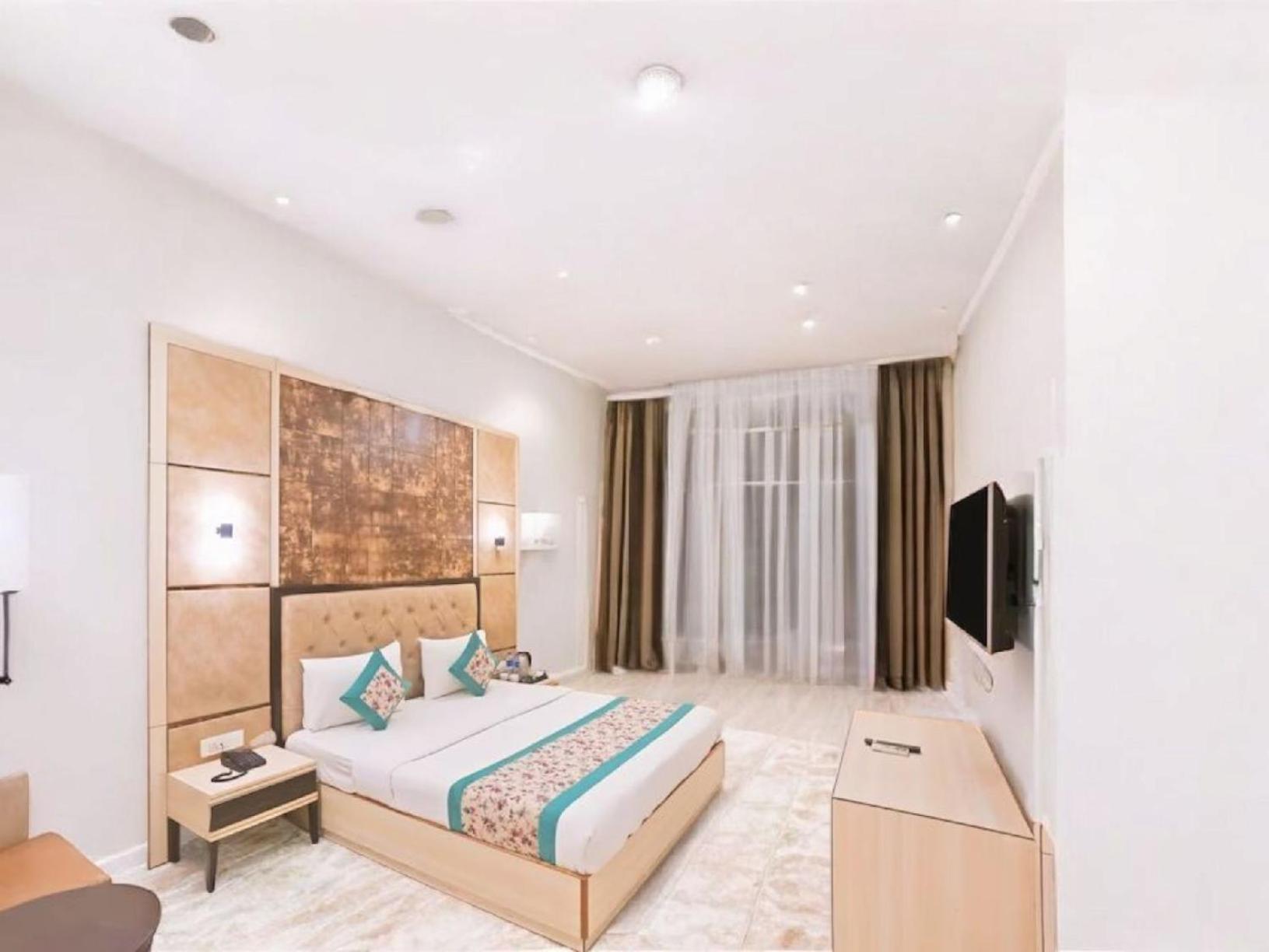 Almora Near Terminal 1 Delhi Airport - With - Free Airport Pickup And Drop New Delhi