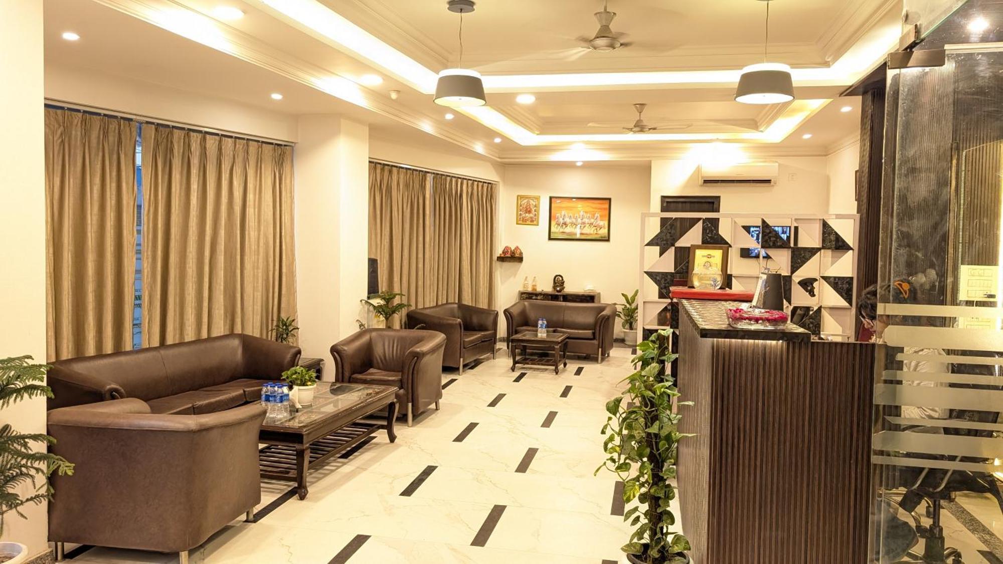 Almora Near Terminal 1 Delhi Airport - With - Free Airport Pickup And Drop 3* New Delhi